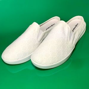 NWOT Slip-on Camellia Sneaker